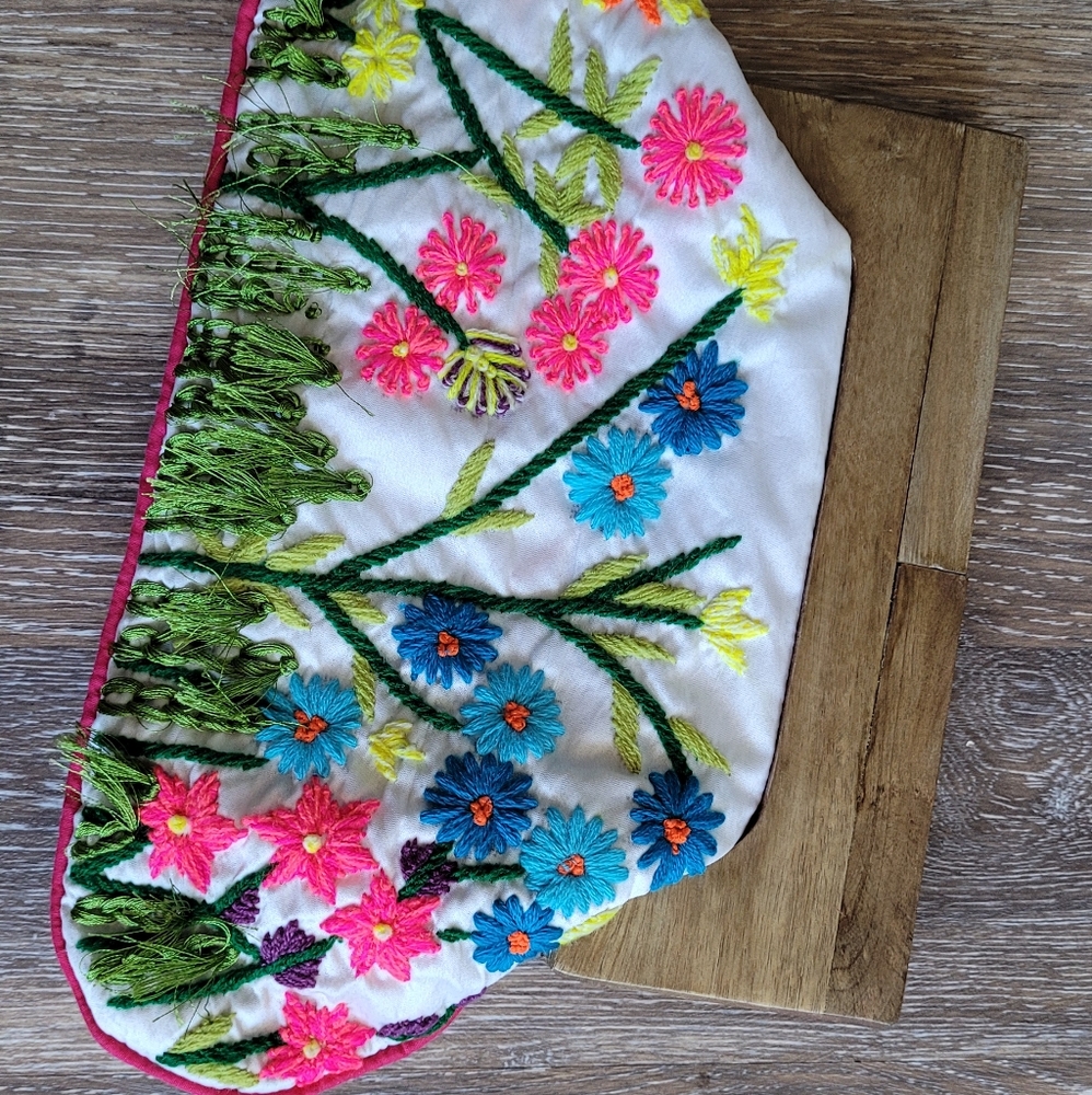 Chloé and lex garden handbag clutch with wood handles